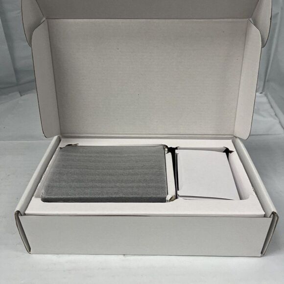 Tripp Lite B114-002-R Black 2-Port Vga Splitter with Signal Booster 350mhz PB46 - Picture 5 of 6